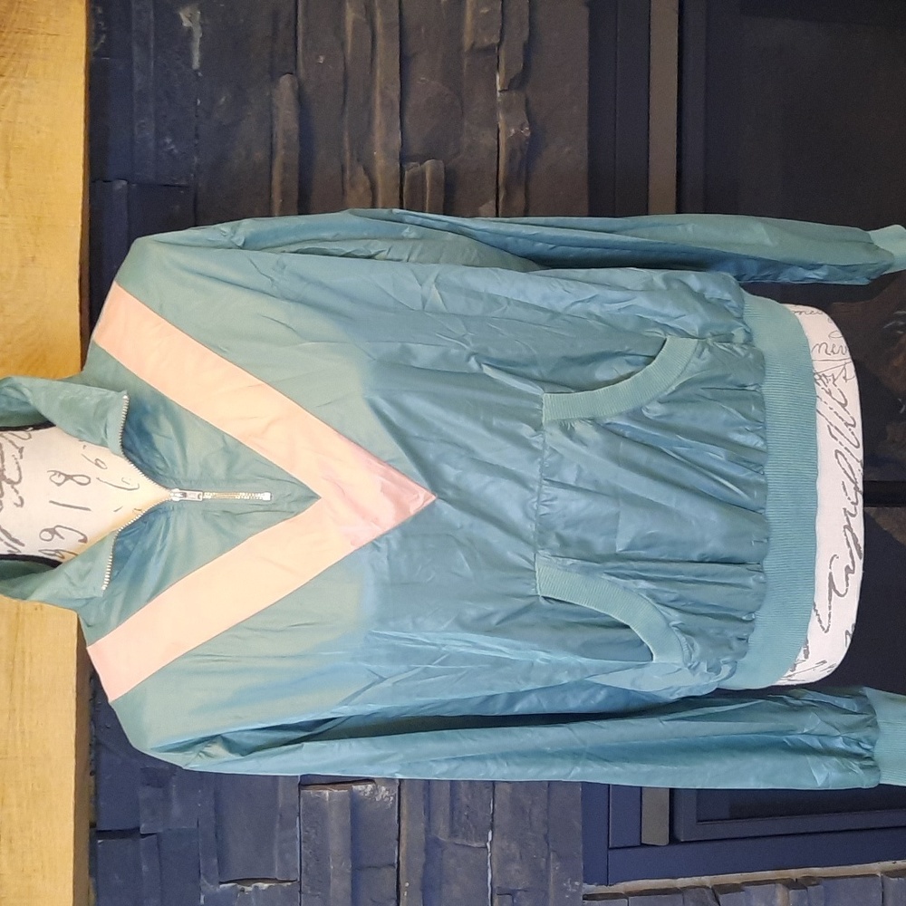 Wild fable vintage look medium pop over track jacket windbreaker